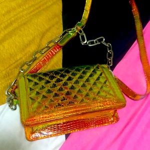 Chromatic purse with quilt finish & silver chain